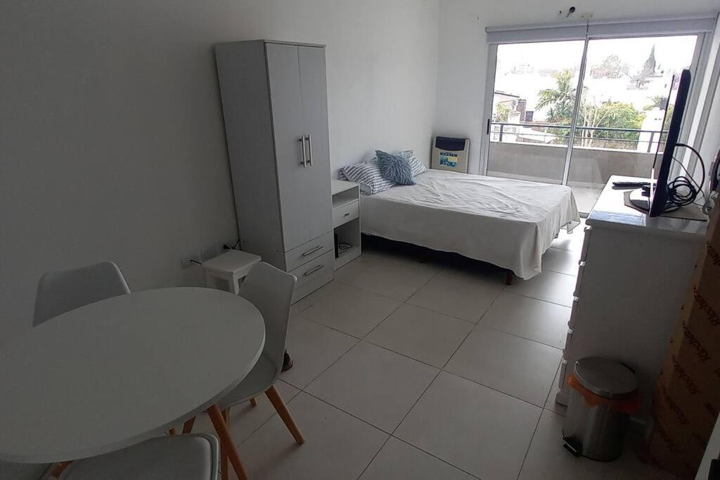 Apartment Monoambiente Con Cochera Cubierta A 300m Del Hospital Espanol Y 15 Cuadras Del Estadio Unico