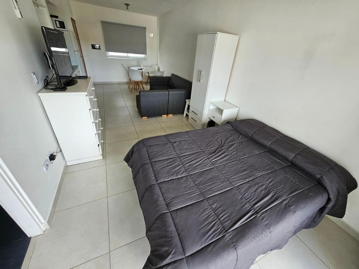 Apartamento Monoambiente Con Cochera Cubierta A 300m Del Hospital Espanol Y 15 Cuadras Del Estadio Unico *
